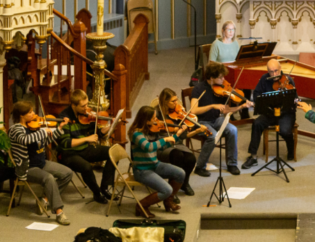 Sinfonia de l'Ouest performing in concert